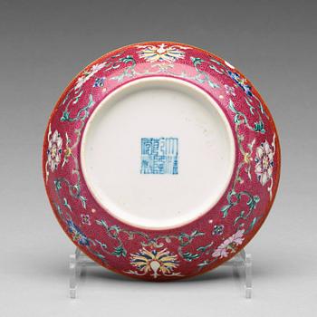 675. A turqoise ground and pink sgrafitto dish, Qing dynasty with Qianlong mark.