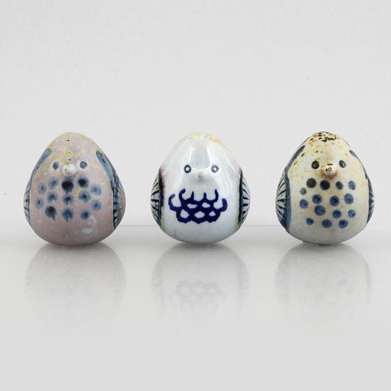 Lisa Larson, skulpturer, 8 st, småfåglar, stengods, Gustavsberg.