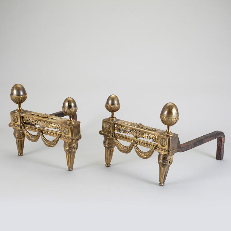 ELDHUNDAR, ett par. Troligen Frankrike, brons. 1800-talets andra hälft.