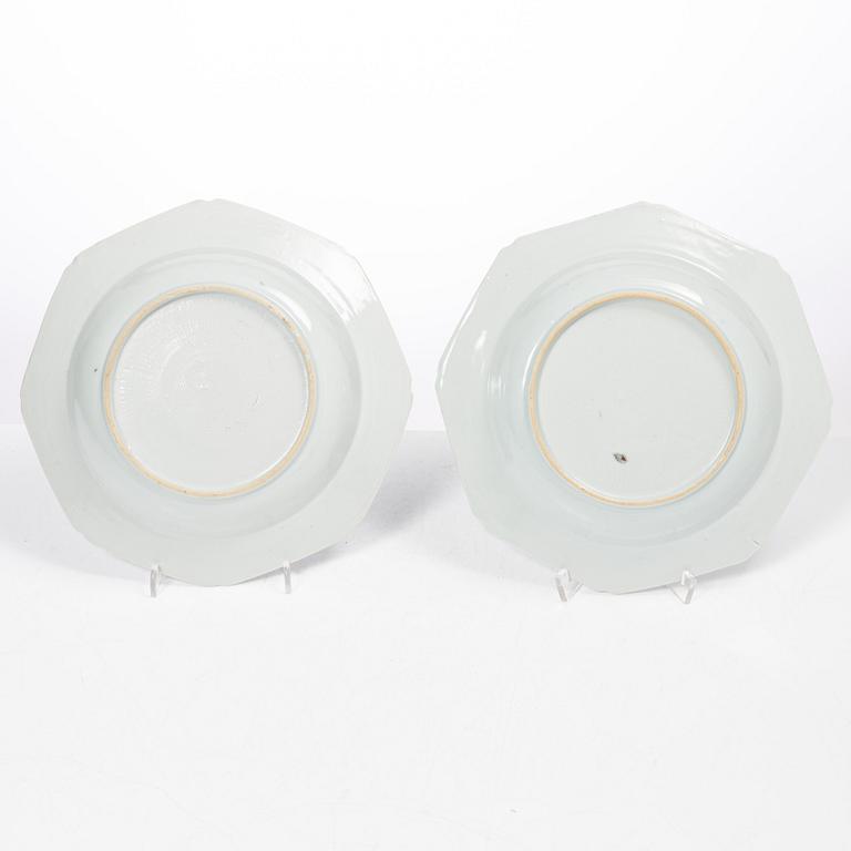 Skål samt tallrikar, ett par, porslin, Kina, Yongcheng (1723-35).