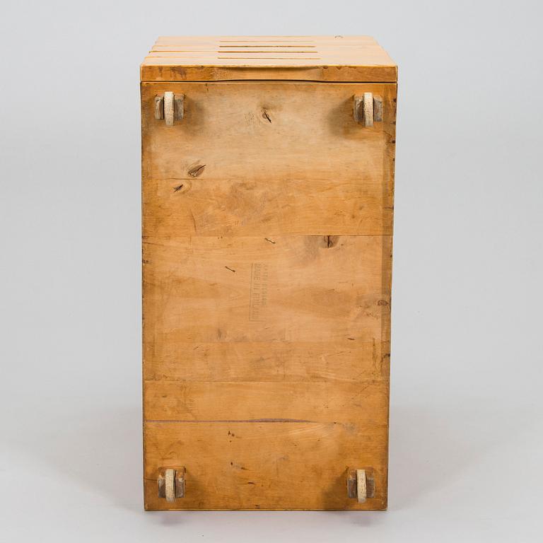 Aino Aalto, An early 1930s 'B96' drawer unit for O.Y. Huonekalu-ja Rakennustyötehdas A.B. Finland.