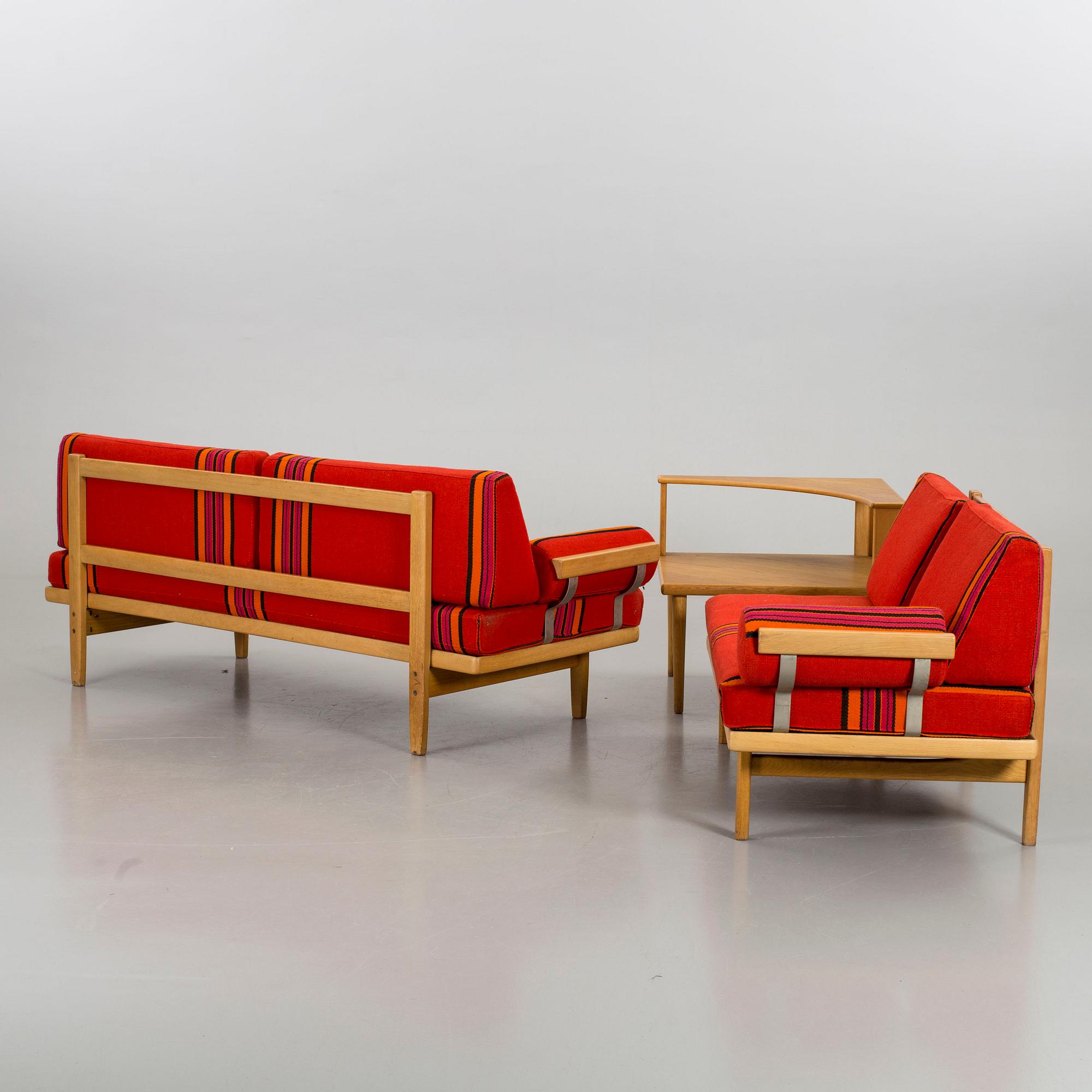 YNGVAR SANDSTRÖM OCH ALF SVENSSON, hörnsoffa/dagbäddar med bord. "Carina", Kock Möbel AB, Malmö, 1950/60-tal.