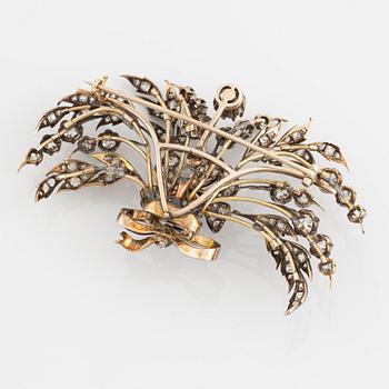 A brooch/tiara combination.