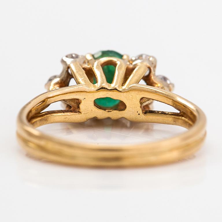 Sormus, 18K kultaa, timantteja n. 0.05 ct yht ja smaragdi.