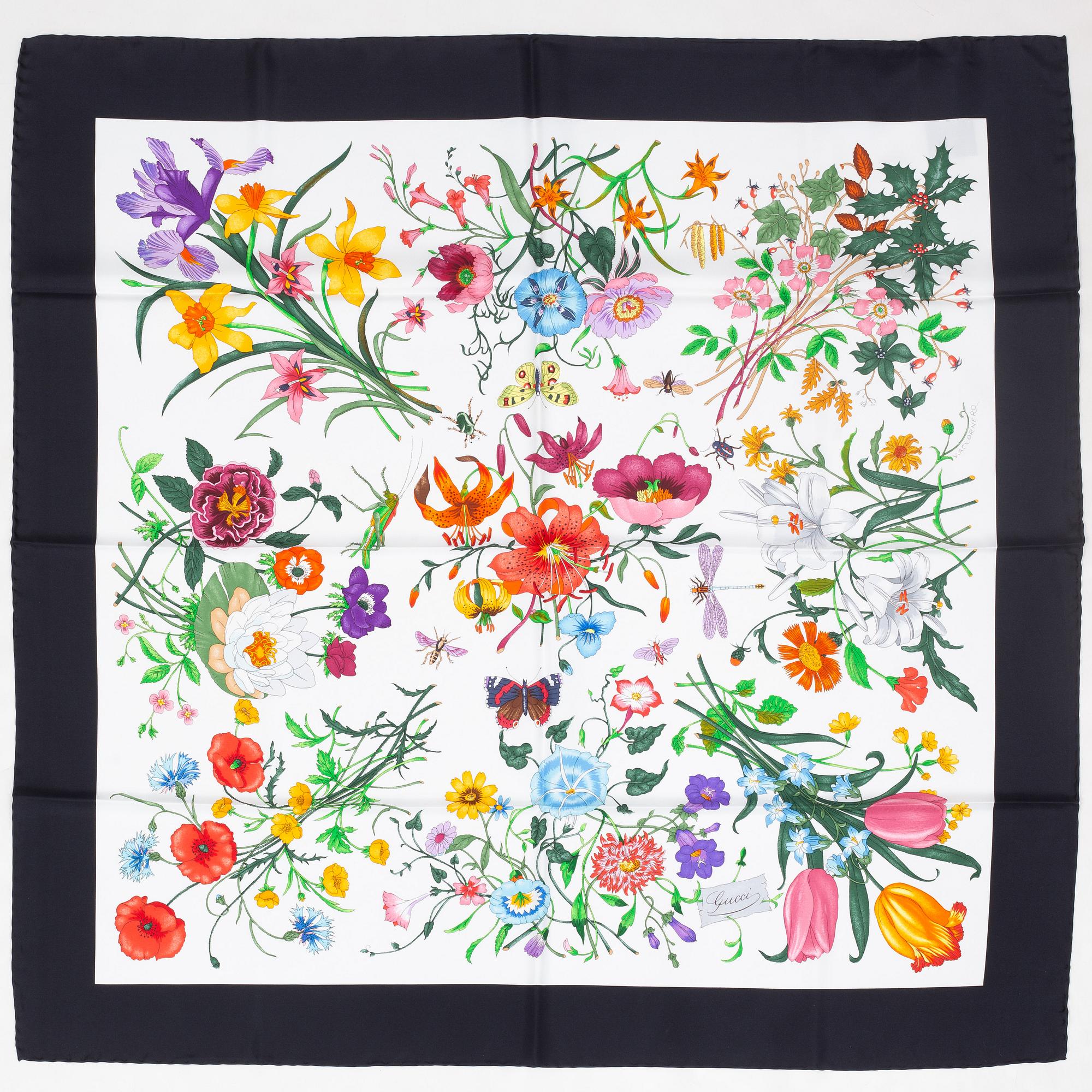 Gucci, a 'Flora' twill silk scarf.