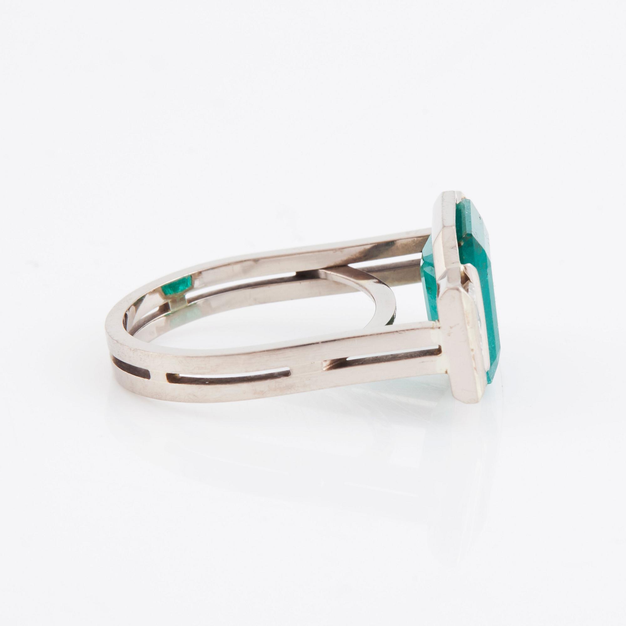 Rey Urban, an 18K white gold ring set with a step-cut emerald, Stockholm 1985.