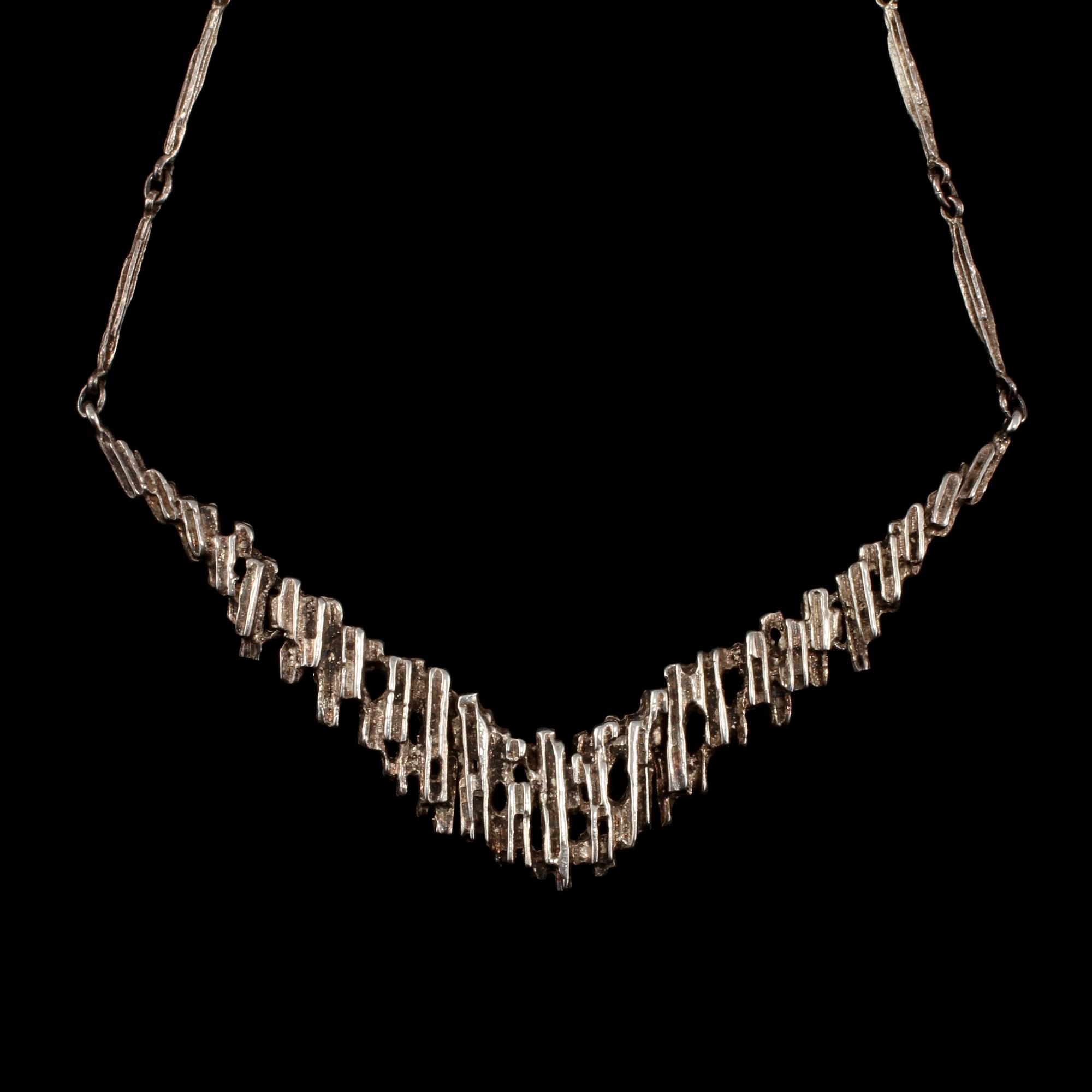 COLLIER, sterlingsilver, Kultaseppa Saalovaara, Åbo, Finland. Vikt 19 g.