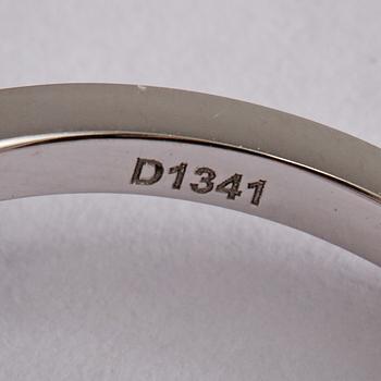 RING, 18k vitguld med 76 briljantslipade och 71 baguettslipade diamanter, totalt 1.34 ct. Vikt 5 g.