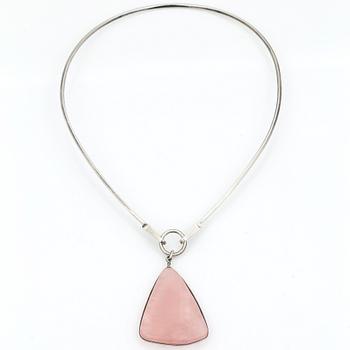 HALSBAND, silver med rosa kvarts, Hansen, Stockholm, 1966. Total vikt ca 40 g.