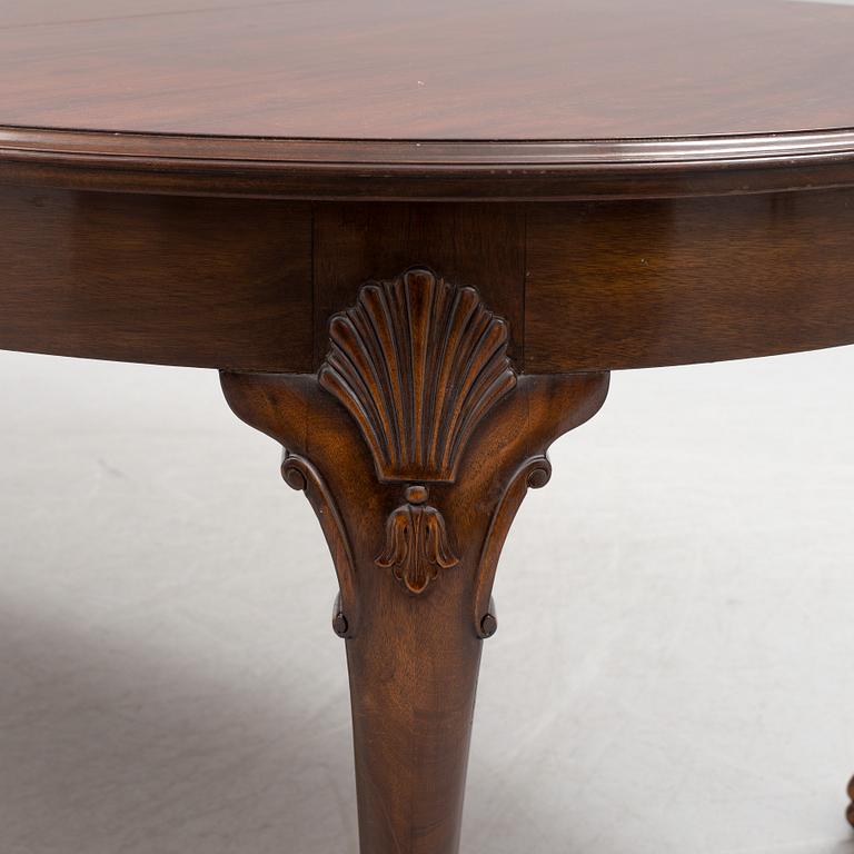 A late 20th century 10 piece Chippendale dining group.