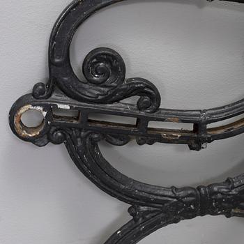 GAVLAR, till trädgårdssoffa, gjutjärn, 1900-tal.