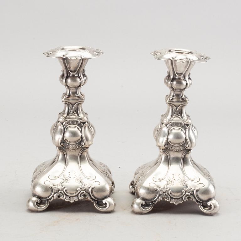 GULDSMEDSAKTIEBOLAGET ljusstakar ett par silver barockstil Stockholm 1944.