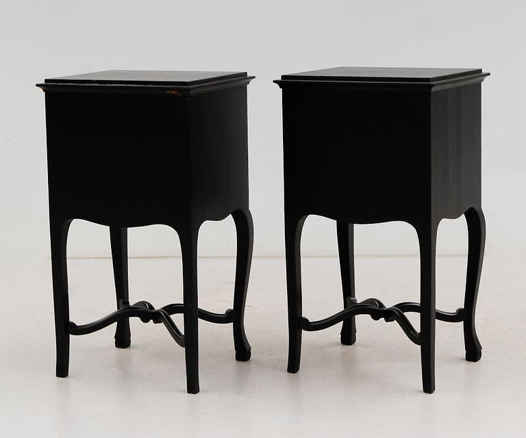 SÄNGBORD, 1 par, 1900-talets första hälft.