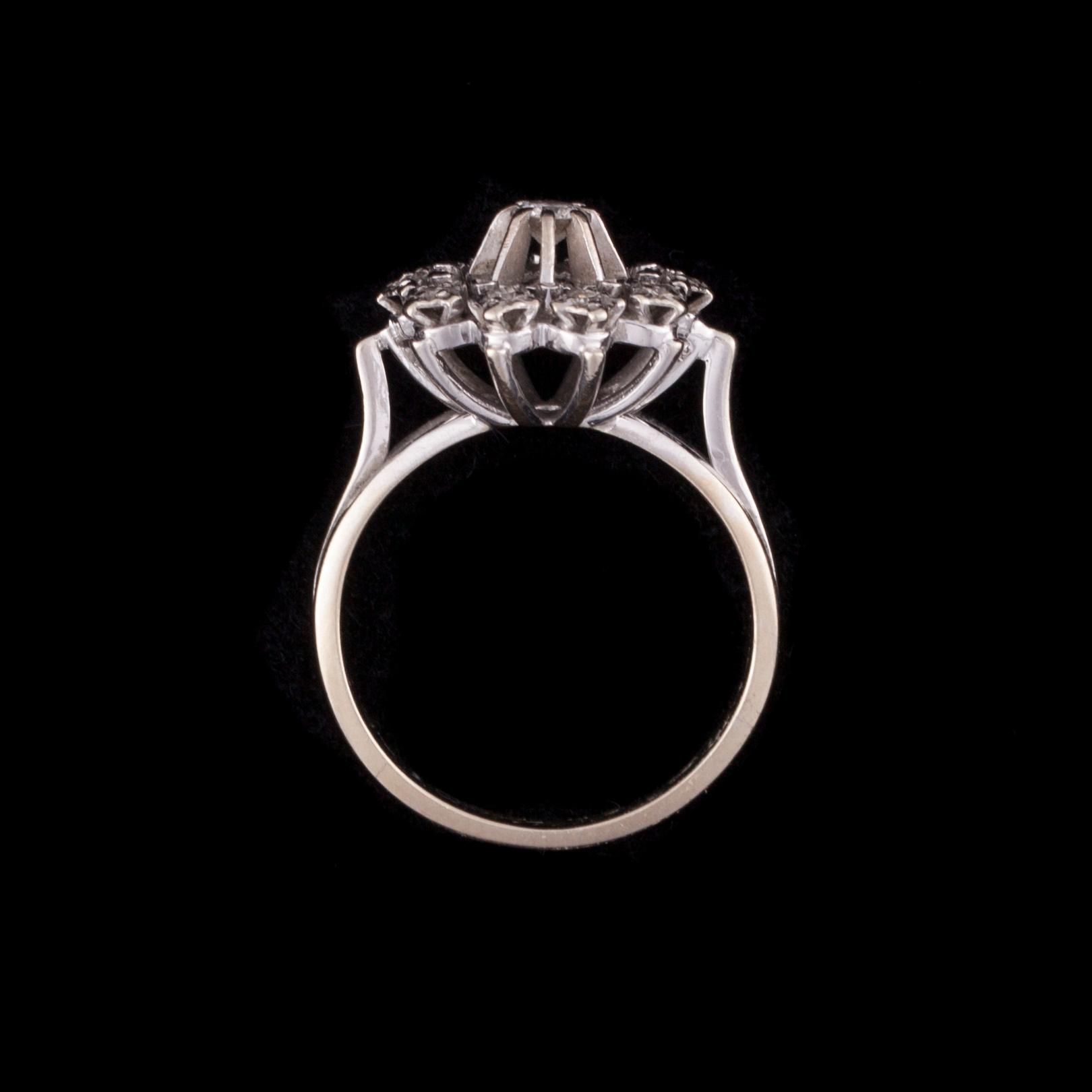 RING, 18K vitguld, diamanter. Vikt ca 4,8 g.