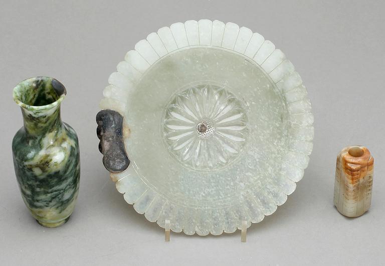 PARTI STEN, 3 delar, bland annat nefrit, orientaliska, 1900-tal.