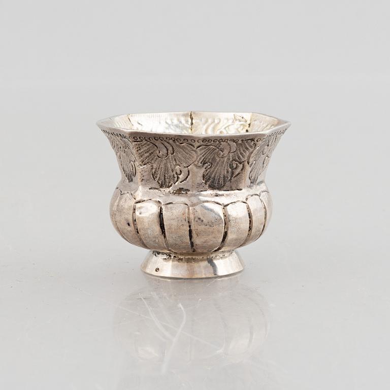A Russian silver vodka cup, Moscow 1777.