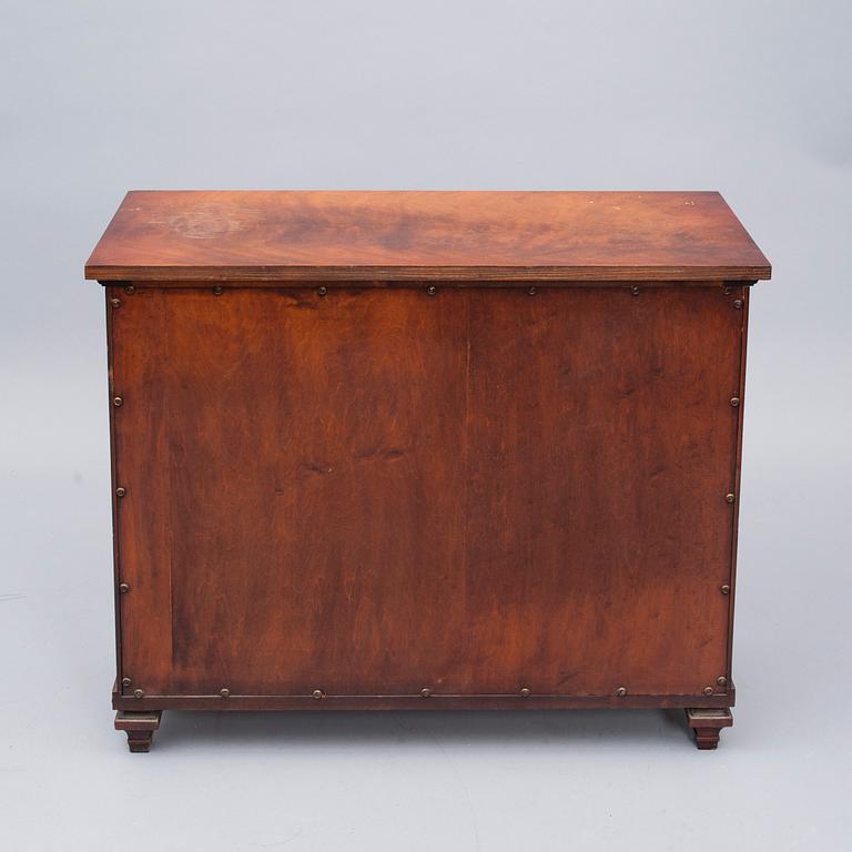 BOKSKÅP, directoire-stil, 1900-talets senare hälft.