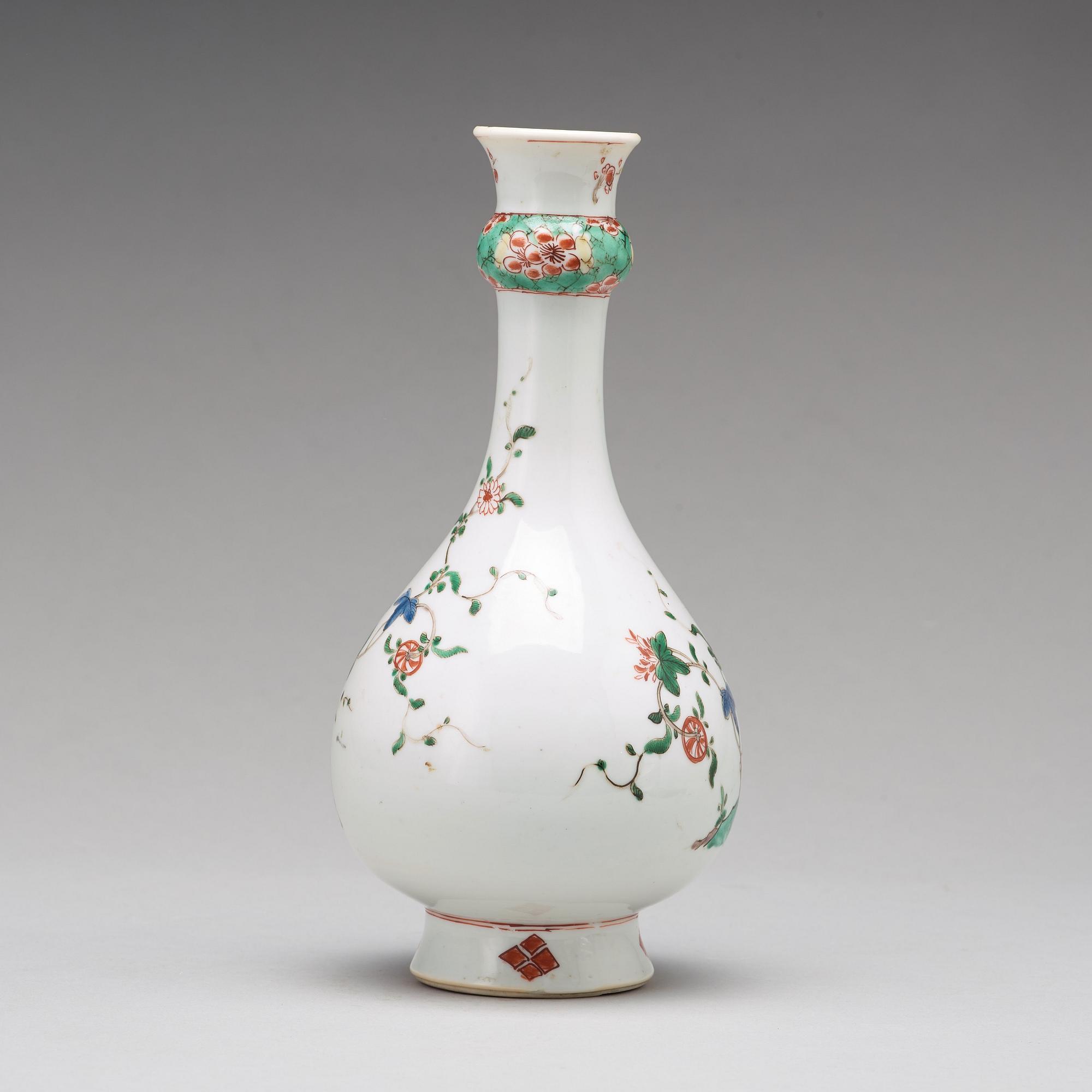 VAS, porslin. Qing dynastin, Kangxi (1662-1722).