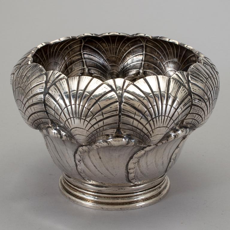 SKÅL/ YTTERFODER, silver, jugend, A. Nilsson, Lund, 1916. Importstämpel. Vikt 434,5 g.