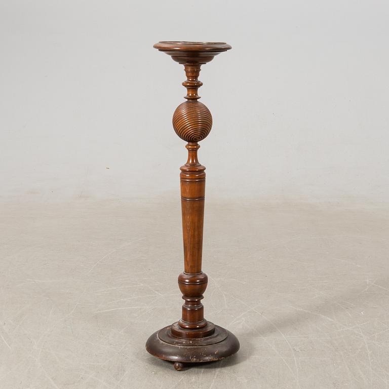 Pedestal early 20th century.
