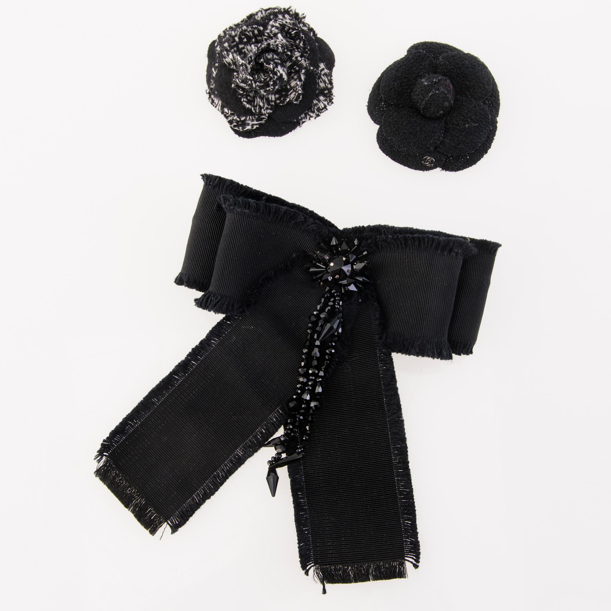 CHANEL JA GUCCI, kolme rintakorua.