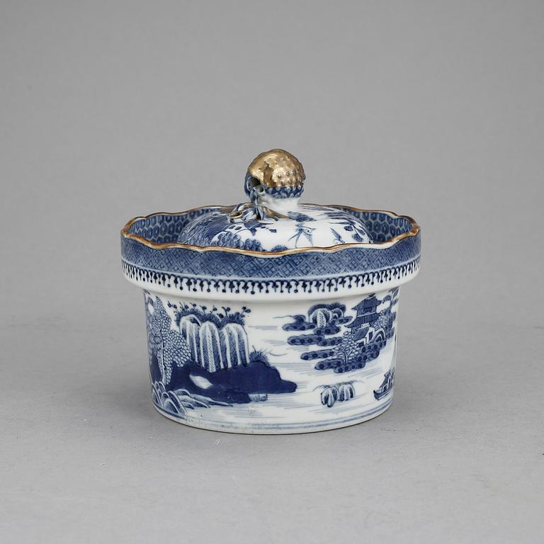 SMÖRASK, kompaniporslin, Qingdynastin, Qianlong (1736-95).