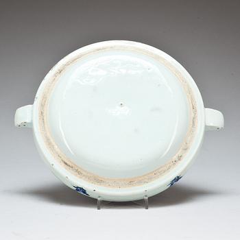 VÄRMETALLRIK, porslin. Kina, sen Qianlong (1736-95).