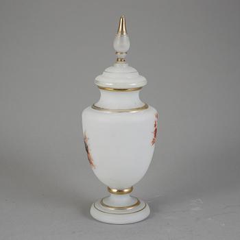 LOCKURNA, opalglas. Möjligen Frankrike, 1800-talets sista kvartal.