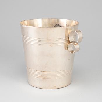 A 20th century plate champagne cooler.