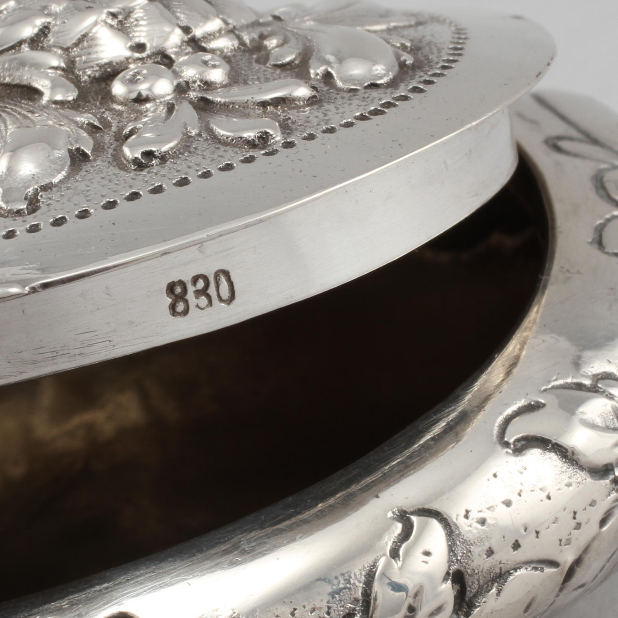 DOSA, silver, svenska importstämplar, 1900-tal, vikt ca 80 g.