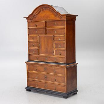 Cabinet, first half of  18th century.