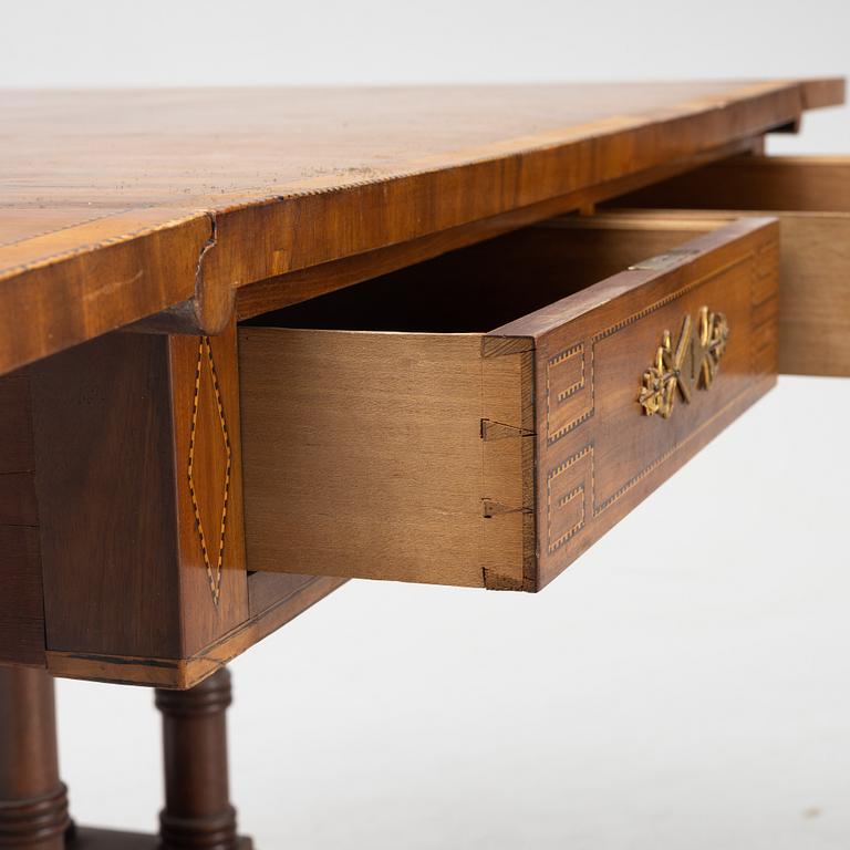 Drop-leaf table, mahogany, 19th century.