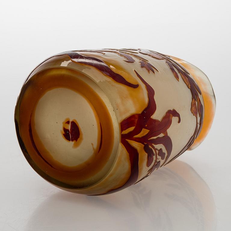 Emile Gallé, vas, överfågnsglas, signerad  E. Gallé, Frankrike, 1800-talets slut.