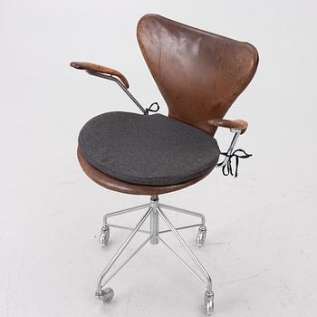 Arne Jacobsen, skrivbordsstol, "Sjuan", Fritz Hansen, Danmark, 1969-tal.