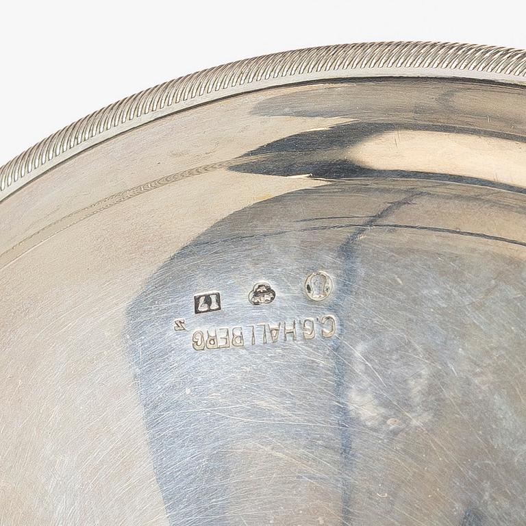 C.G. Hallberg, Skål på fot, silver, Stockholm 1911.