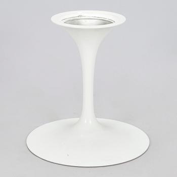 Eero Saarinen, pöytä, "Tulip", Artek. Lisenssillä valmistettu Billnäsin tehtailla, Fiskars, 1900-luvun puoliväli.