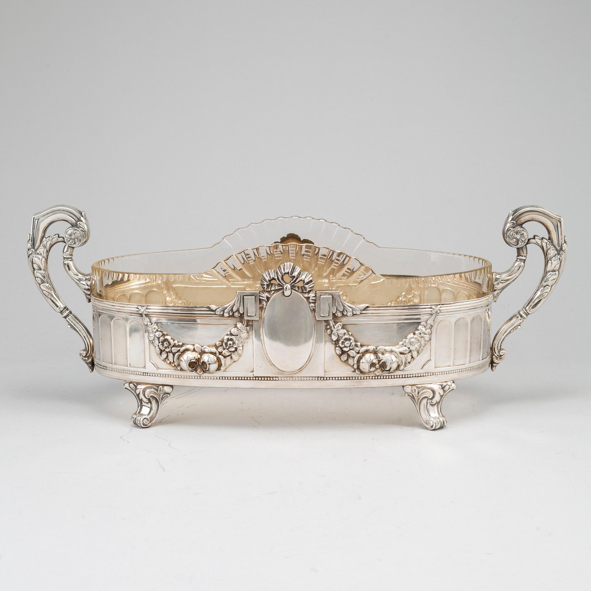 A silver plated jardiniere, eraly 20th Century.