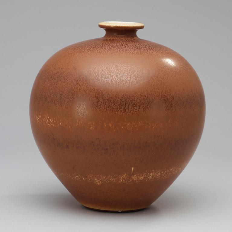 Berndt Friberg, A Berndt Friberg stoneware vase, Gustavsberg Studio 1970.