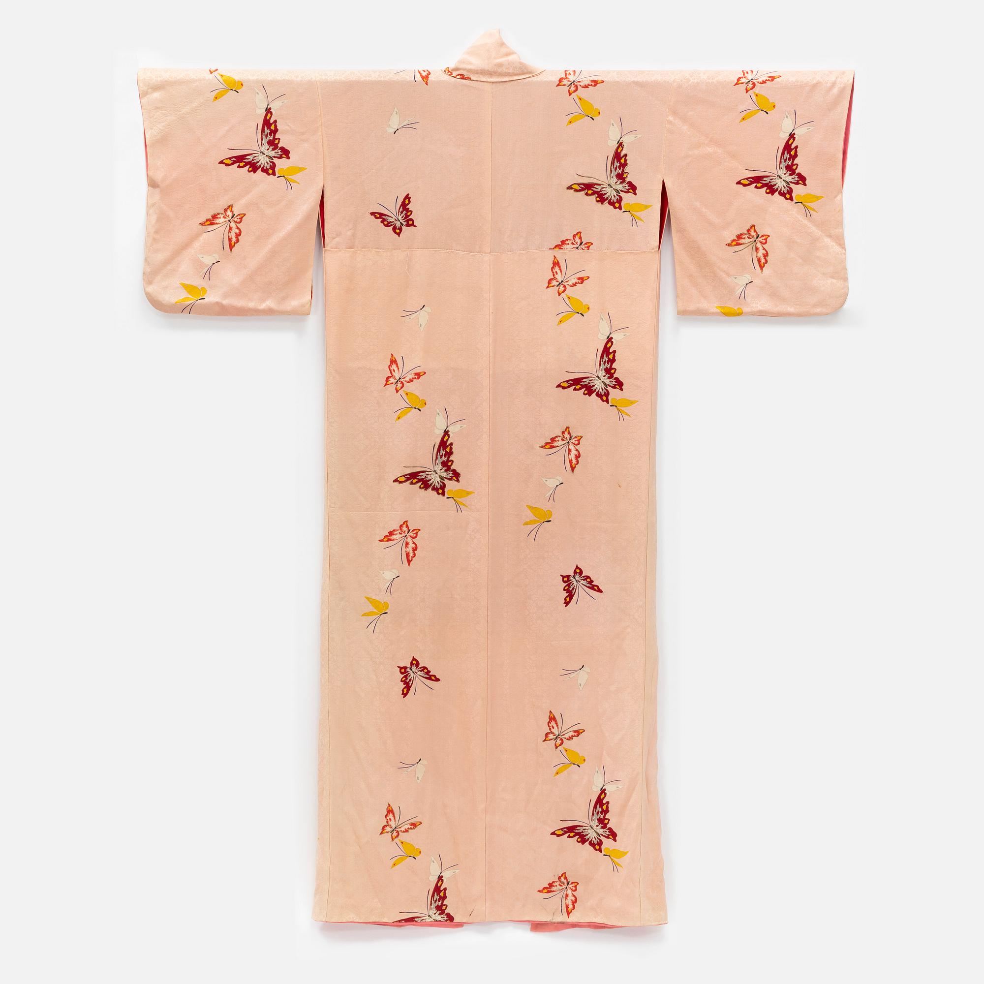 A Japanese silk kimono, 20th Century.