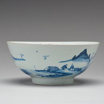 A large blue and white bowl, Qing dynasty, 18th Century.