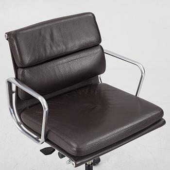 Charles & Ray Eames, kontorsstol, "Soft Pad Chair EA217", Vitra.