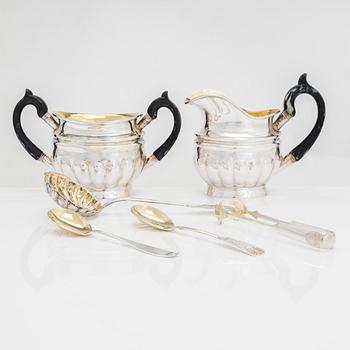 Sugar bowl and cream jug, and four pieces of silver cutlery, Vyborg, Turku, Hämeenlinna and Helsinki 1926-60.