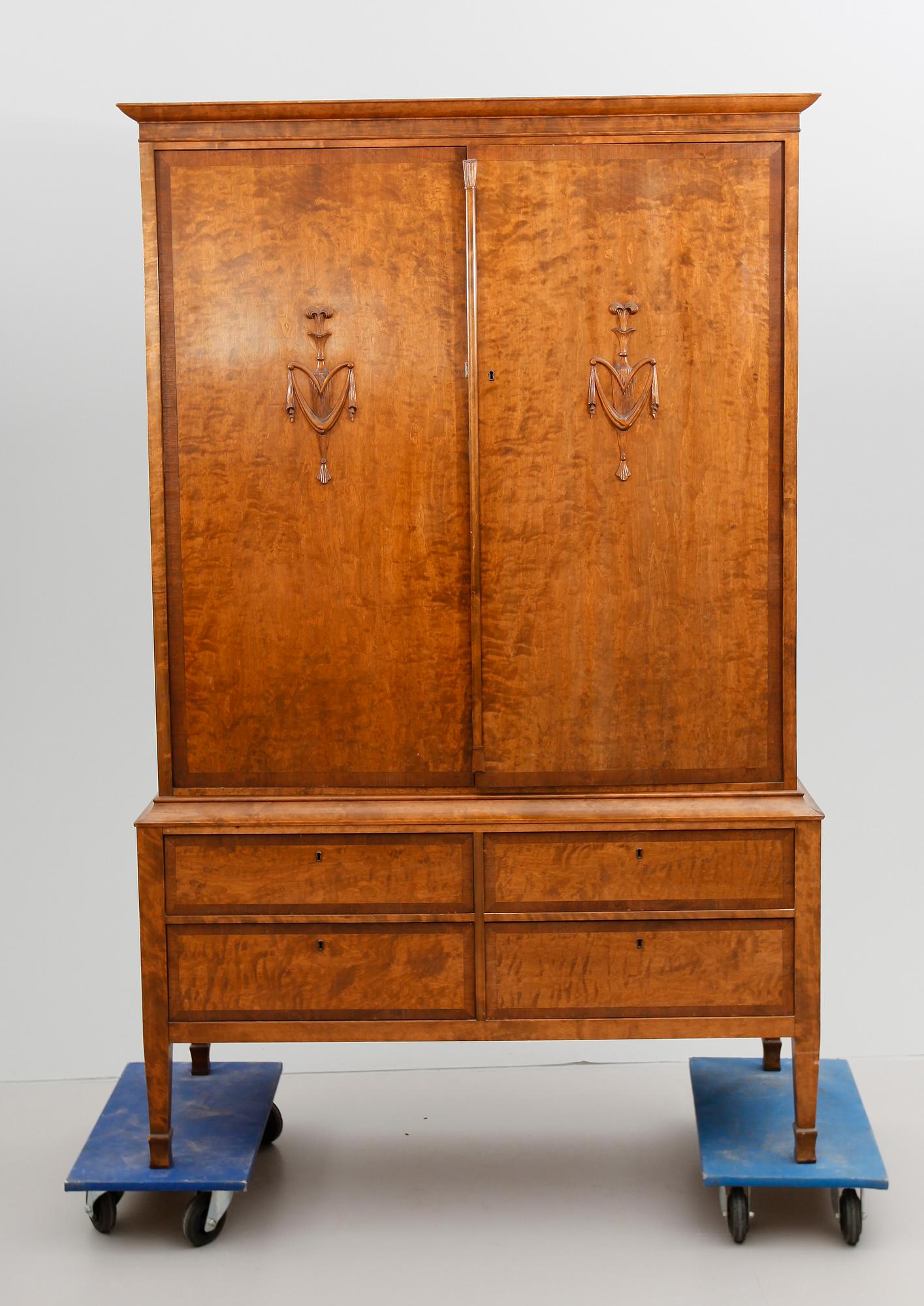 MATSALSMÖBEL, 12 delar, gustaviansk stil, 1900-talets första hälft.