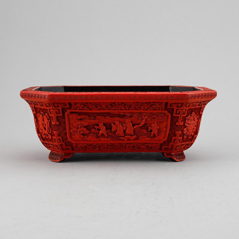 An octagonal flower pot, China, presumably early 20th Centruy.