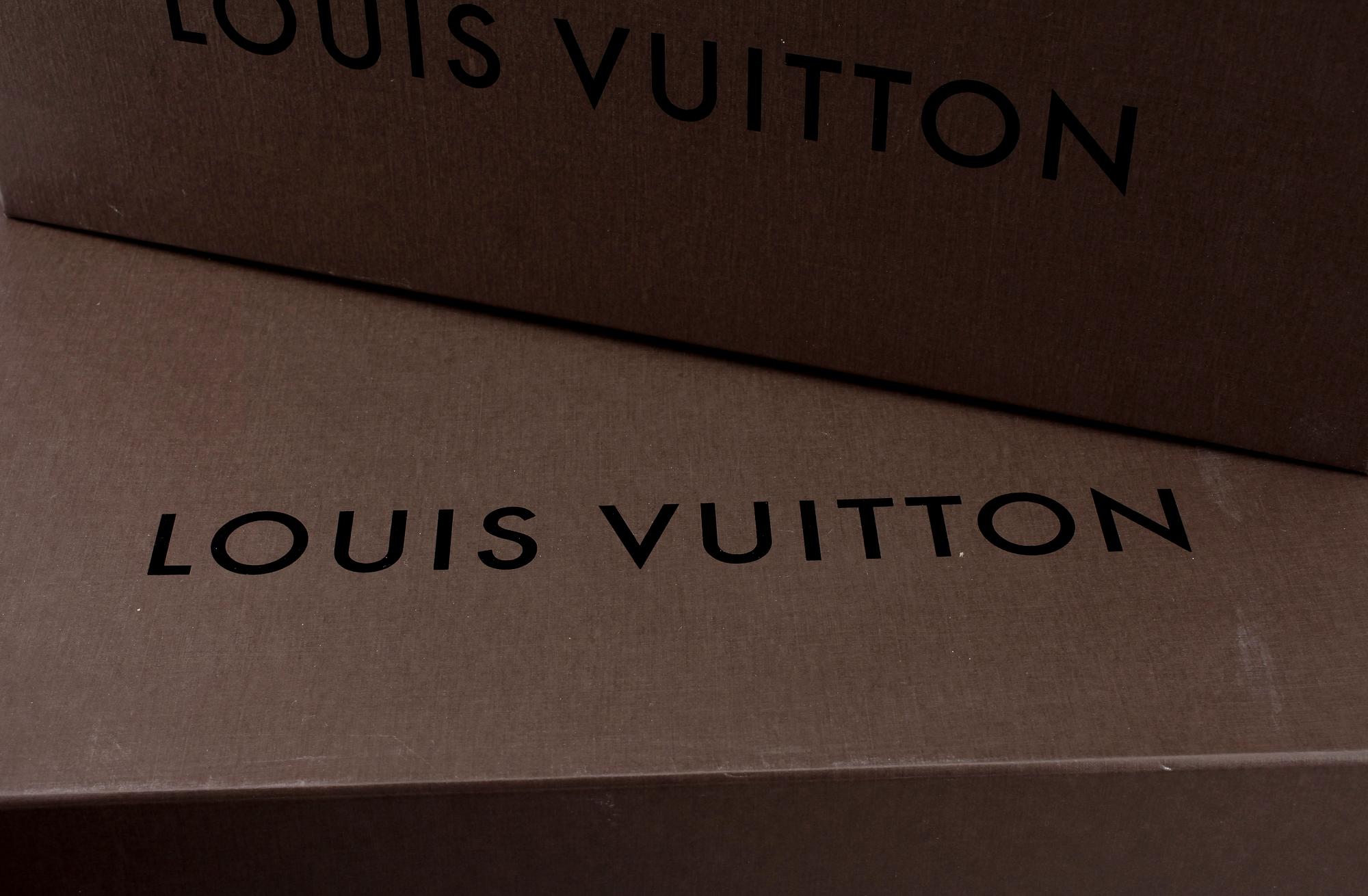 ASKAR, 3 st, Louis Vuitton.