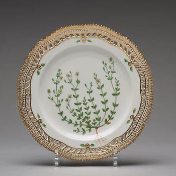 A set of 12 Royal Copenhagen 'Flora Danica' dessert dishes, Denmark, 20th Century.