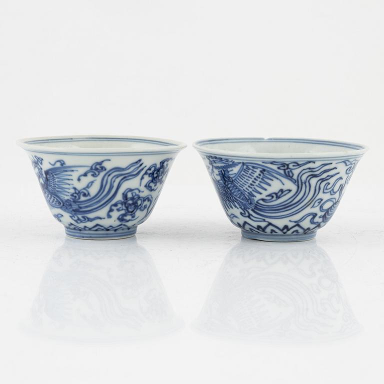 a pair of blue and white cups and three dishes, China, late Qing dynasty.