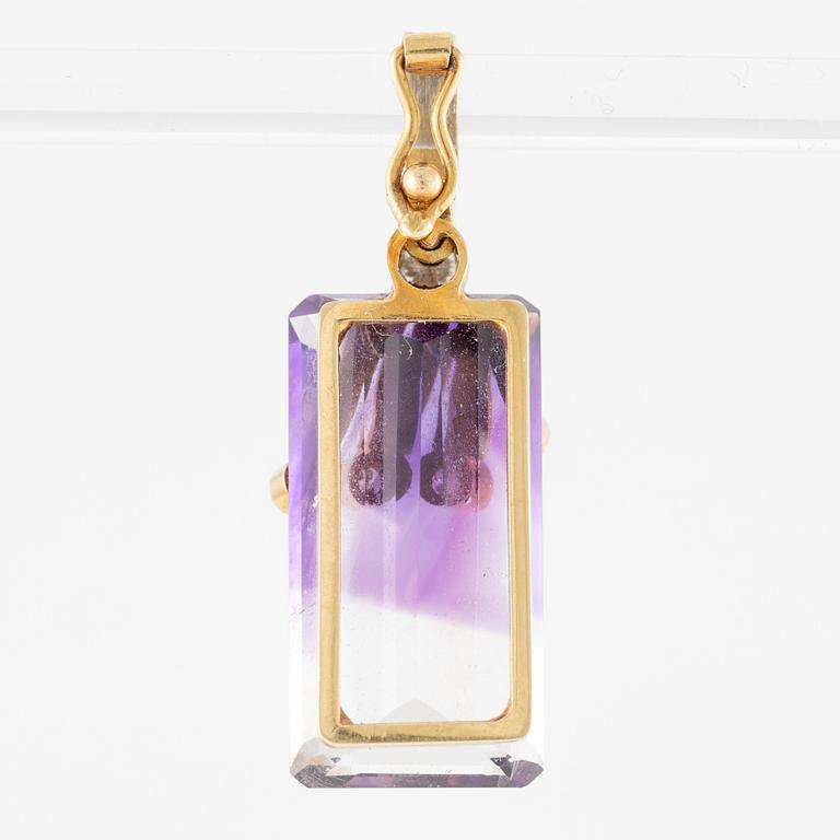 Hänge, 18K guld med ametist/klar kvarts och briljantslipade diamanter.