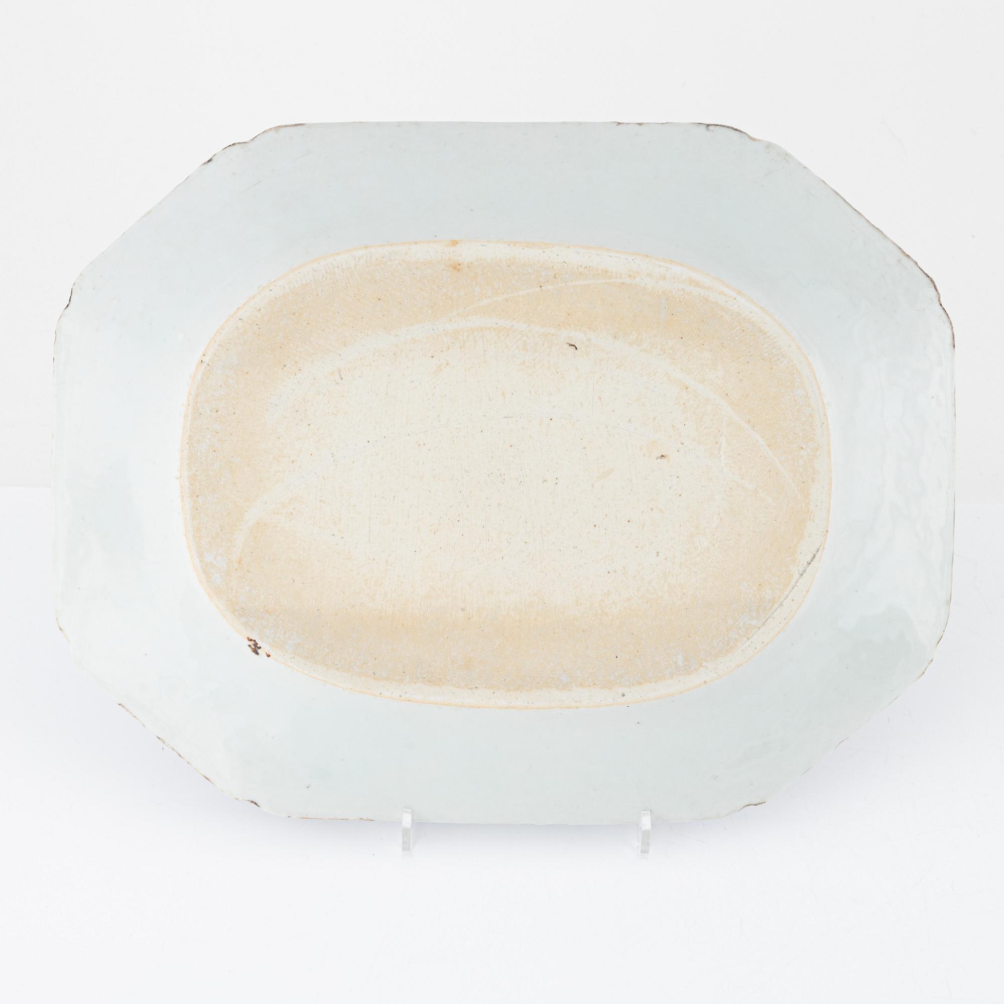 A pair of blue and white serving dishes, Qing dynasty, Qianlong (1736-95).