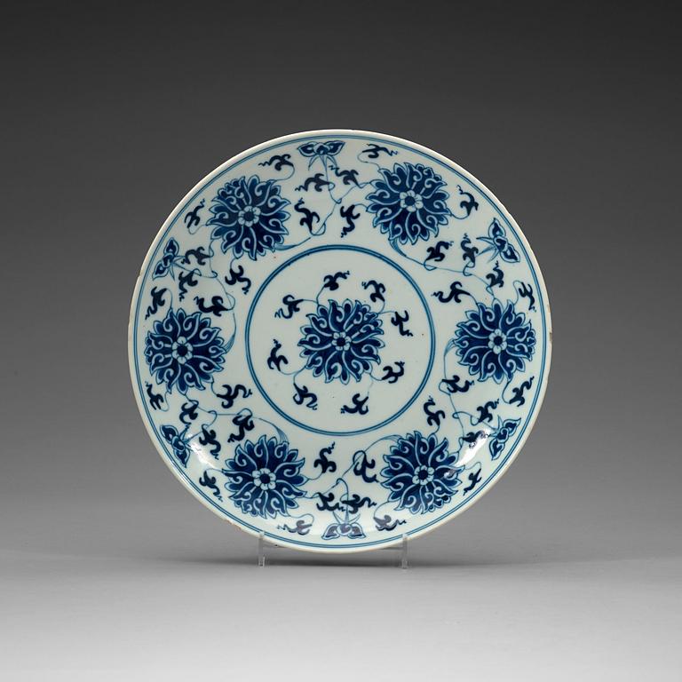 A blue and white lotus dish, late Qing dynasty/early republic, with Guangxu six character mark.